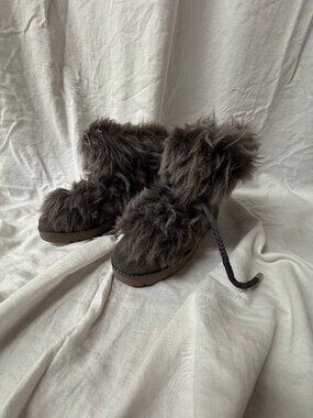 UGG Classic Posh Mini boots in Thunder Cloud (NWOT) 9
